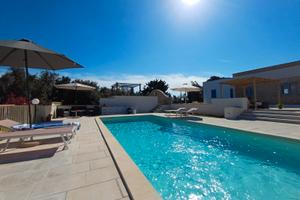 Residence con piscina tra gli ulivi in Salento