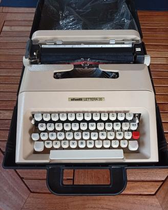 Macchina da scrivere Olivetti Lettera 35