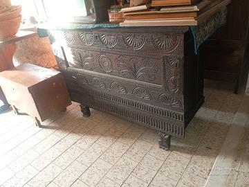 Cassapanca antica