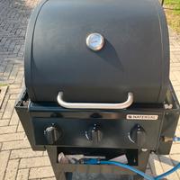 Barbecue 3 fuochi, compreso di bombola