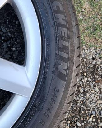 Audi A4 | 4 cerchi completi di gomme
