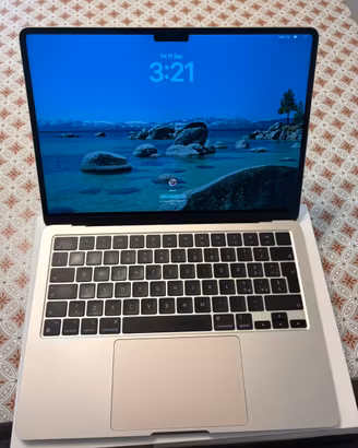 mac book air M2 13.6 , 8gb 256 gb
