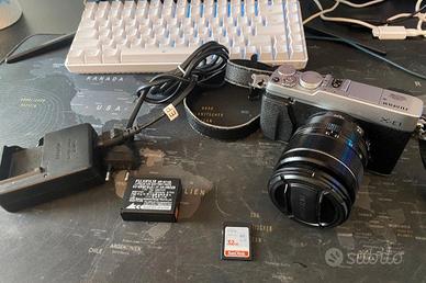 Fujifilm X-E1 mirrorless più obiettivo 