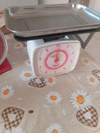 bilancia con logo pubblicità 