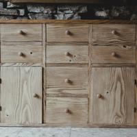 Credenza rustica in abete spazzolato