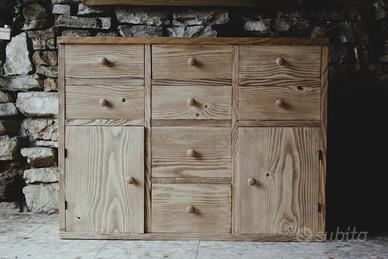 Credenza rustica in abete spazzolato