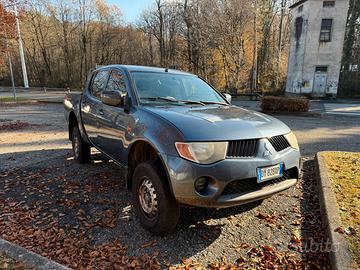 Mitsubishi l200 pik up