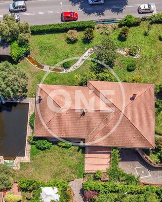 Villa di 570 m² con più di 5 locali e box auto a G