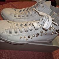 scarpe con lacci bianche con perle in pelle