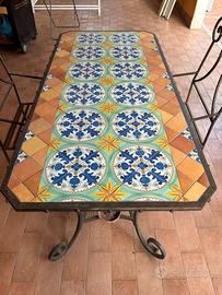 Tavolo in ferro battuto ceramicato