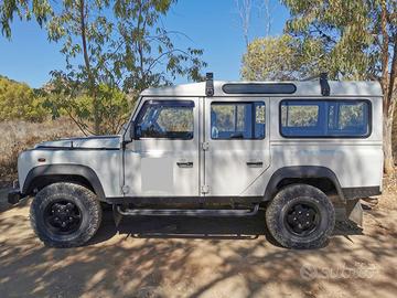 Defender 110 del 2006 - 9 posti - 205.000 km