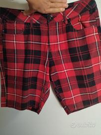 Pantaloncini corti Xs marca Volcom Punk Rockabilly