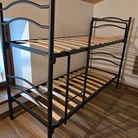 Letto a castello nero con materassi compresi