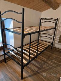 Letto a castello nero con materassi compresi