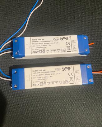 Coppia di alimentatori x LED dimmerabili