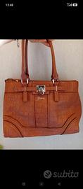 Borsa Guess effetto coccodrillo
