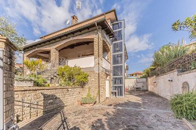 PORZIONE DI BIFAMILIARE A VEJANO