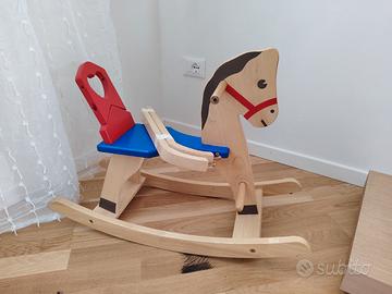 Cavallo a dondolo in legno 