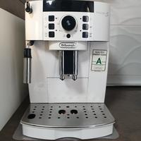 De Longhi "Magnifica S"