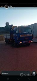 Iveco 190 26 con gru