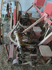 Seminatrice mais/soia 4 file con cassetti veleno