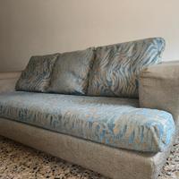 Due divani tre posti cadauno