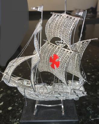 Nave vintage in filigrana argentata