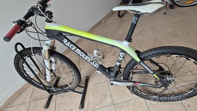 Bicicletta MTB Race mountain 