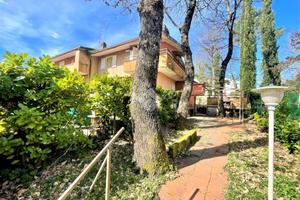 VILLA A SCHIERA A VALENTANO