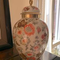 Prezioso vaso Thomas Avory con coperchio