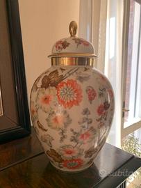 Prezioso vaso Thomas Avory con coperchio