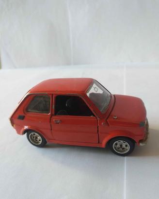 MEBETOYS 8564 FIAT 126 1:25 BASE RESTAURO Rosso