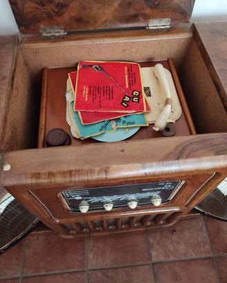 Mobile Antico Bar con radio e giradischi