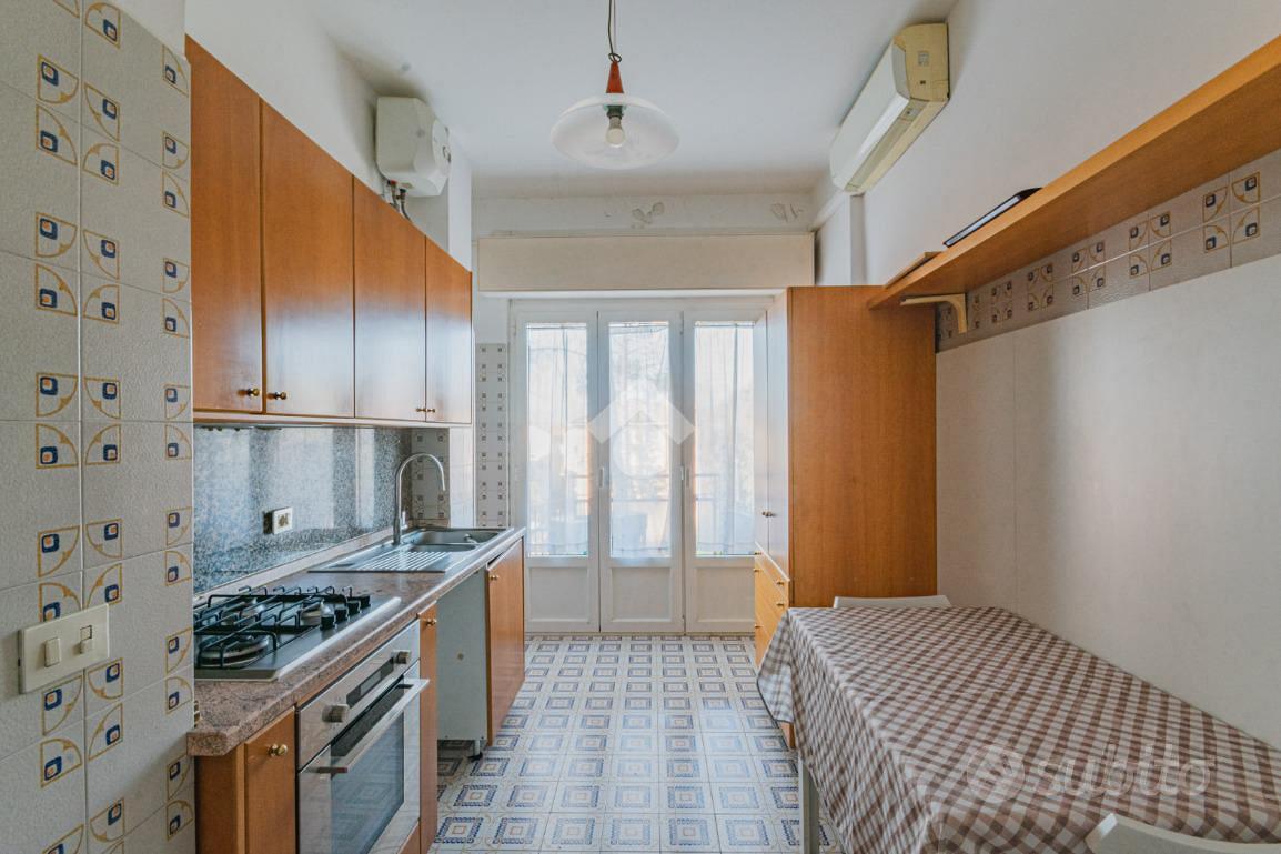 Apartment in Roma, Municipio Roma IX - Altro