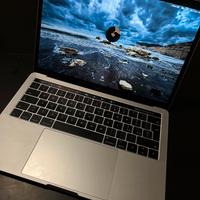 MacBook Pro 2016 con TouchBar 13 pollici