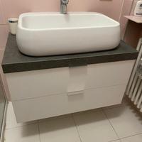 Mobile da bagno sospeso con lavandino