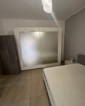 Armadio con specchio satinato