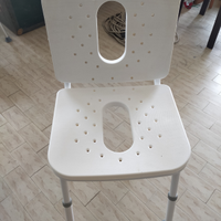 Comoda per anziani con alzata regolabile