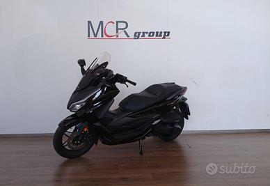 HONDA Forza 350 .
