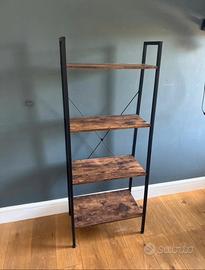 Scaffale in legno