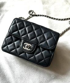 Chanel mini bag pelle matelasse nera tracolla