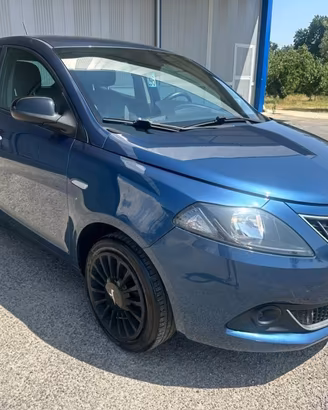 LANCIA Ypsilon 1.0 Hybrid Ecochic silver