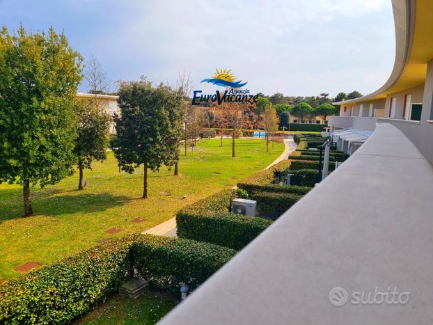 Bosco dell'Impero: Bivano in villaggio con piscina