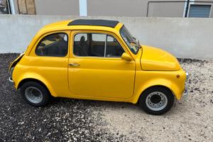 Fiat 500 giallo