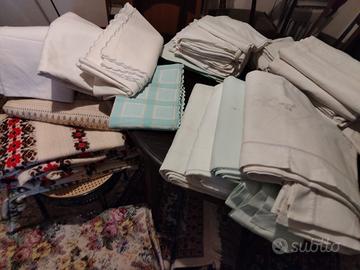 lenzuola tovaglie e stoffa in blocco € 35