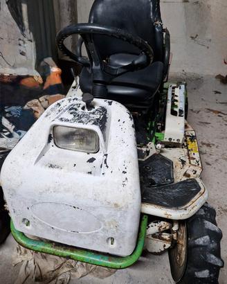Trattorino tagliaerba Etesia