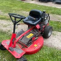 Tagliaerba rasa erba trattorino