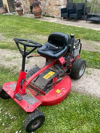 Tagliaerba rasa erba trattorino