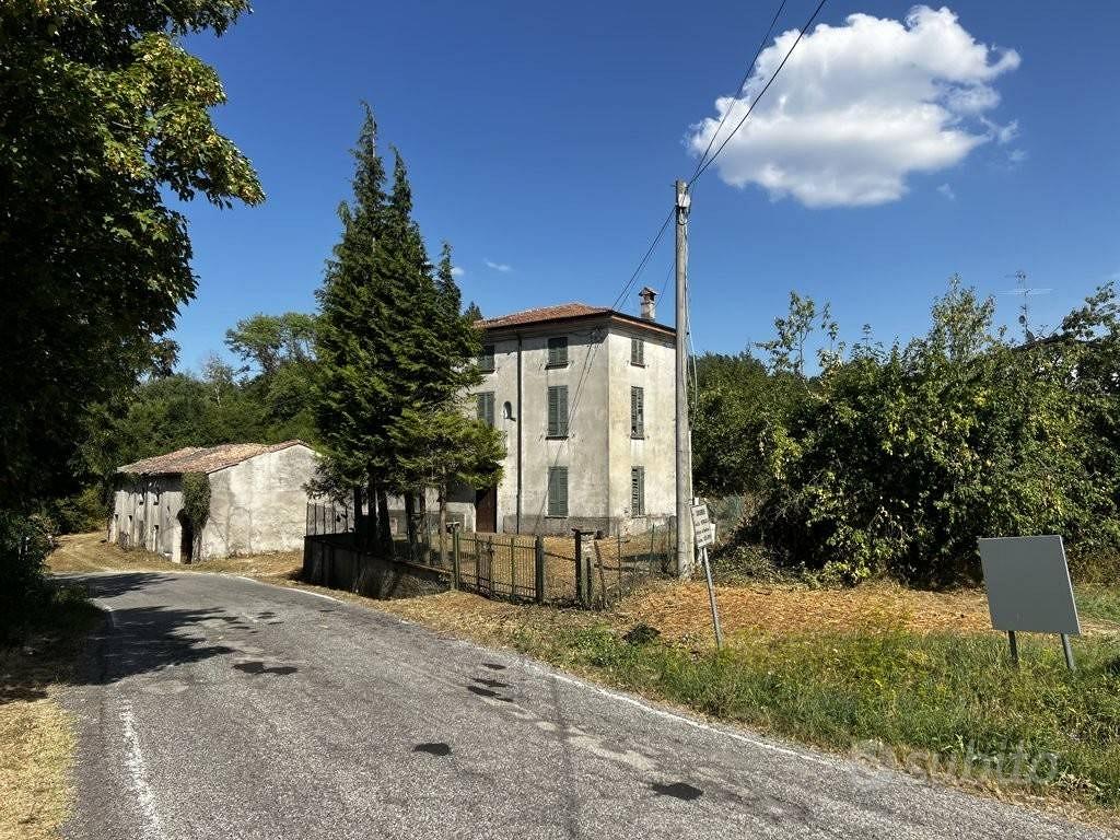Rustico / Casale di 250 m² con più di 5 locali e b - Vista 4
