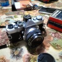 macchina fotografica e flash 